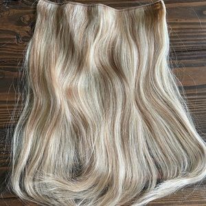 Extensions warm blonde with light and low lights